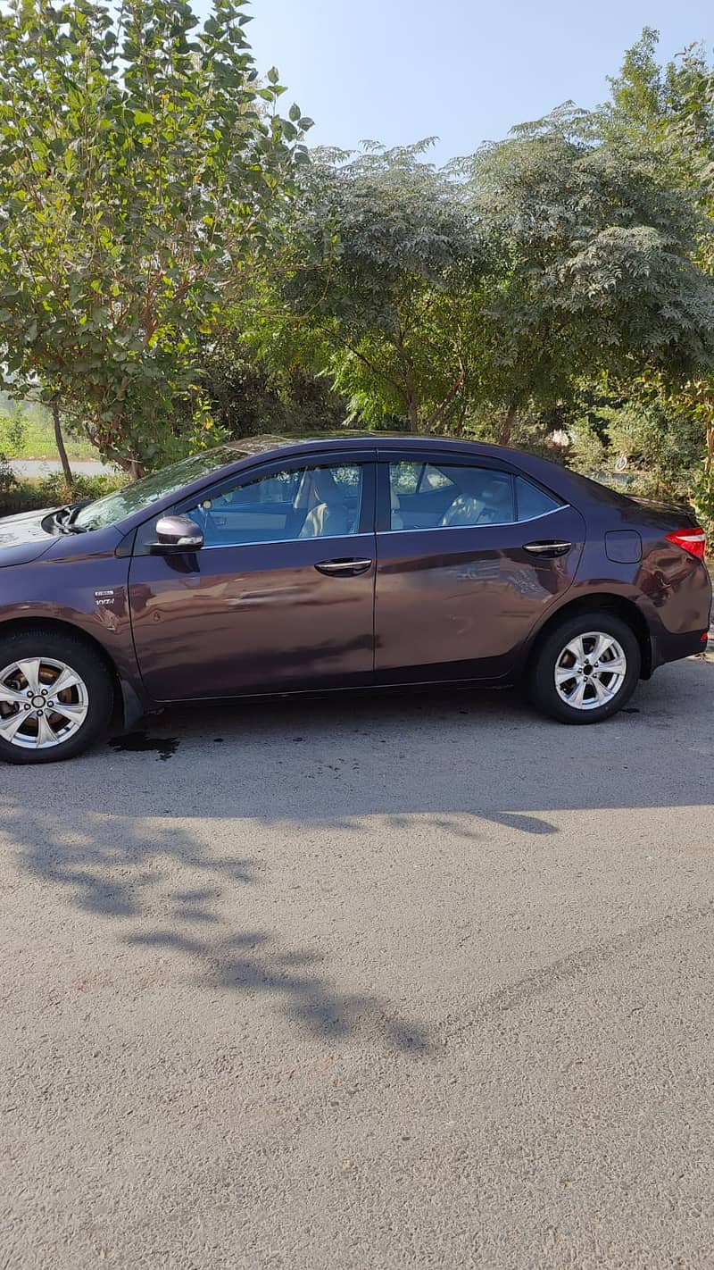 Toyota Corolla Altis Grande 2014 1