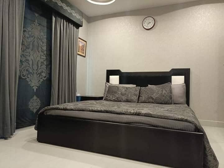 Furnish luxury Aparment per day weekly available for rent behria town lahore 4