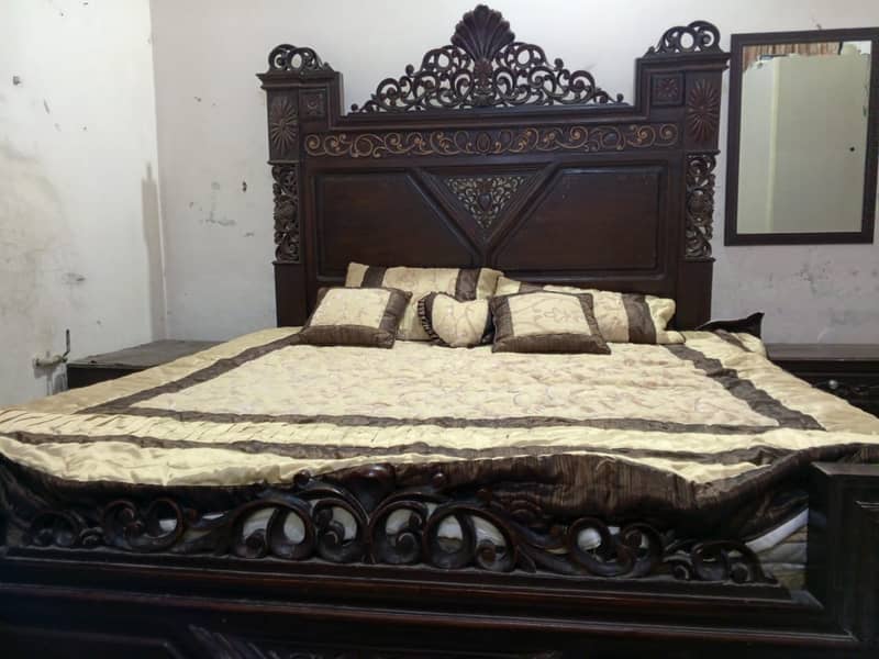 CHANIOTI BED TABLE WITH 4 CHAIRS FOR SALE 0