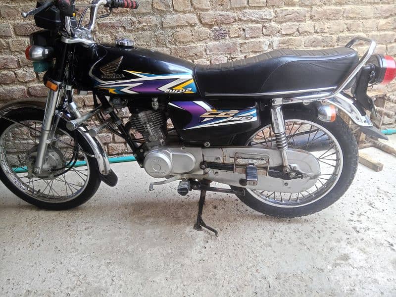 Honda CG125 available for sale 0