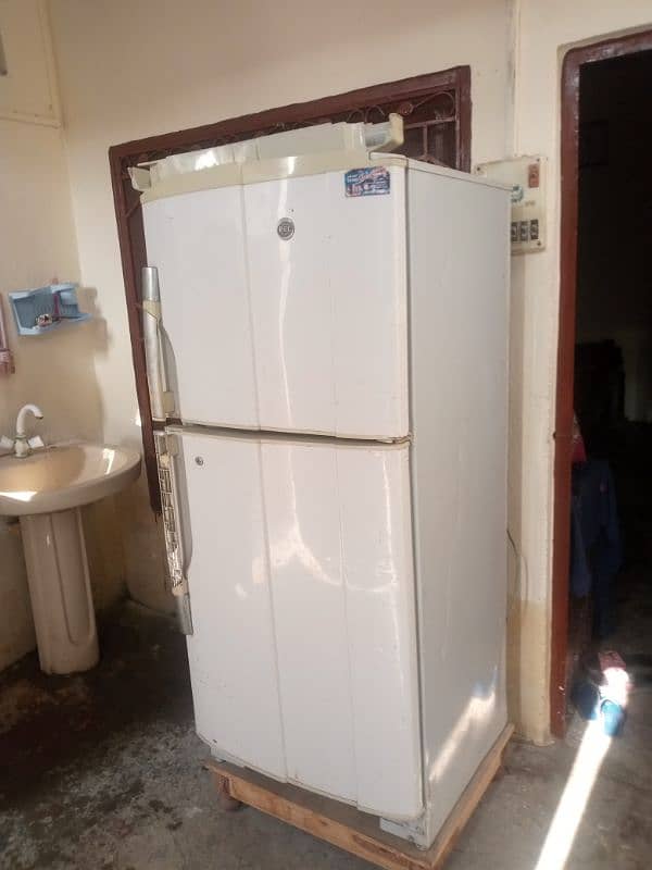 full size fridge used hy 2