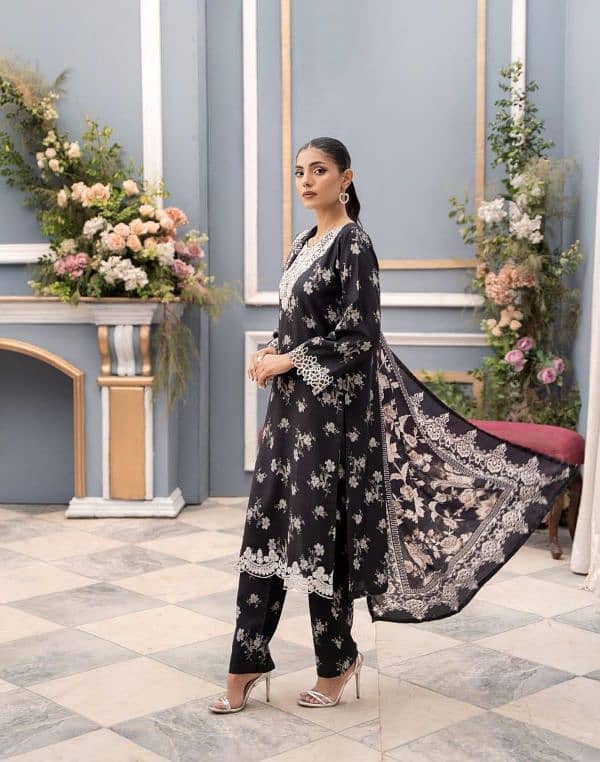 Stylish Printed Khaddar suit - 2pc sets 4