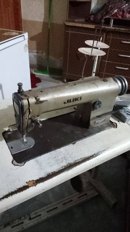 Good condition sewing machine 1