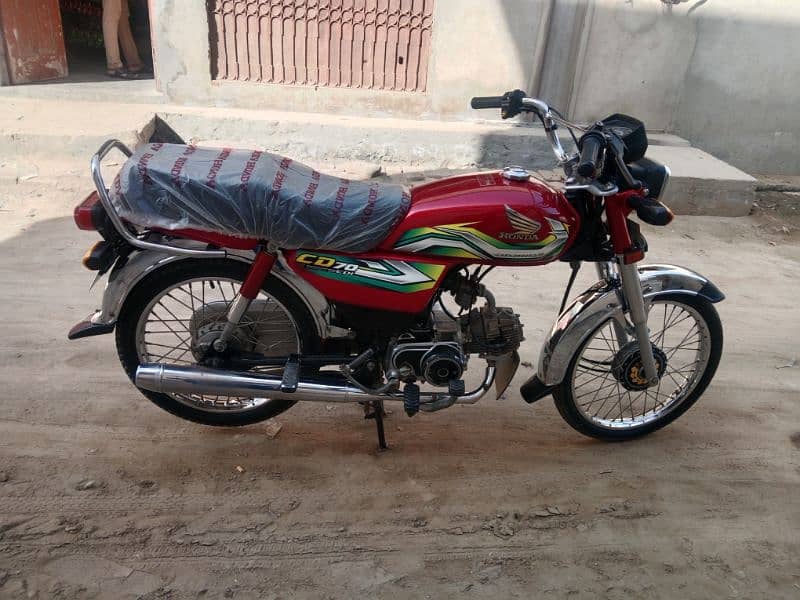 Honda CD 70 motorcycle for sale model 2023 03057210160//03456561380 3