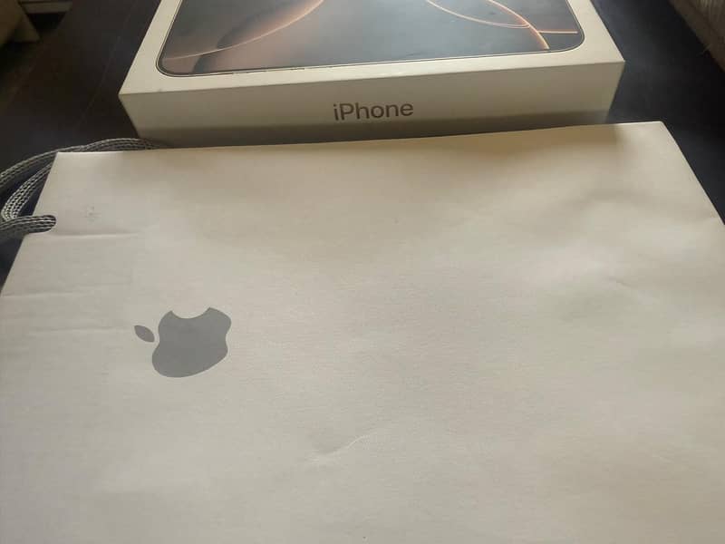 Iphone 16 Pro max 256 GB Desert Titanium with receipt 2