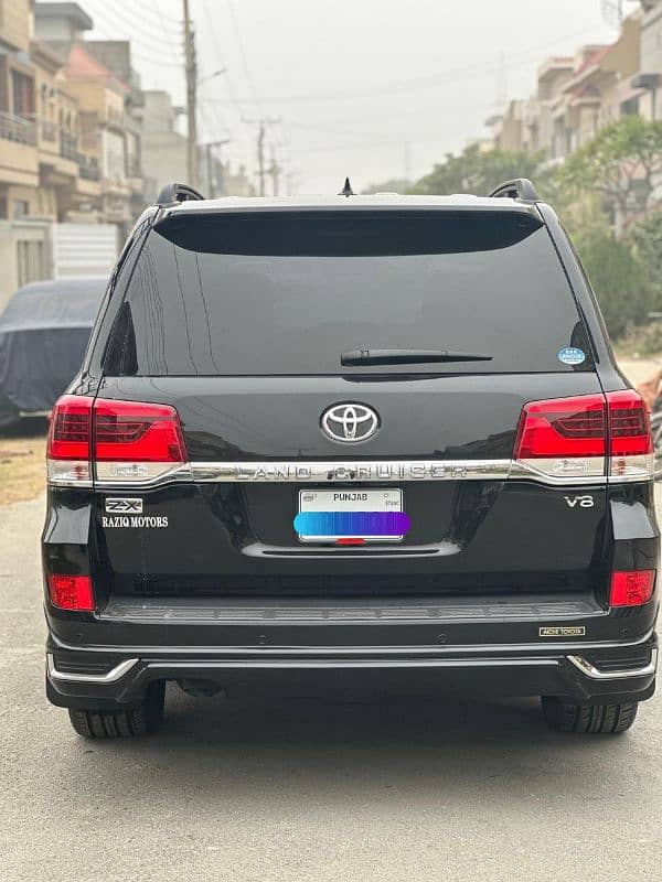 Toyota Land Cruiser ZX Total Geniune 2018 Model 2024 Import 15