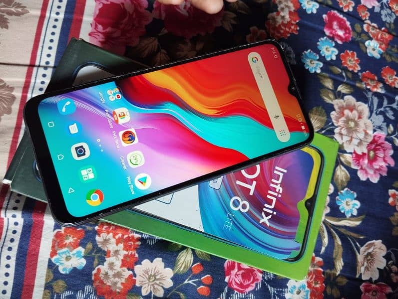 INFINIX HOT 8 LITE 0