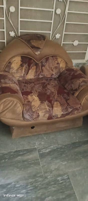 5 seater heavy sofa for sale 0