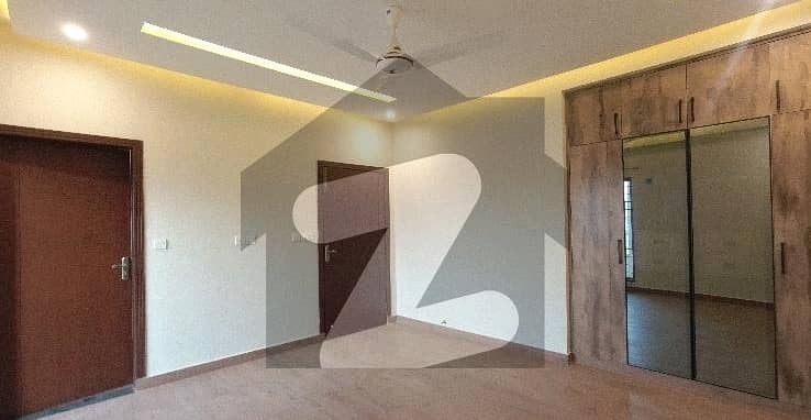 10 Marla Flat For Rent In Askari 11 - Sector D Lahore 14