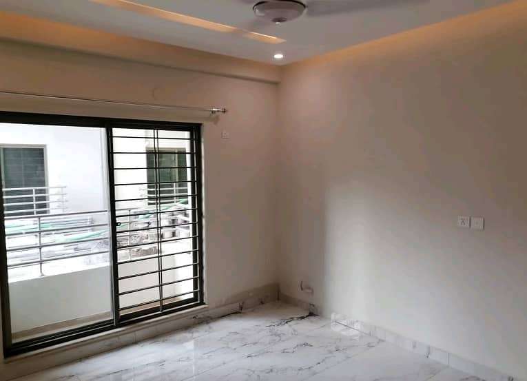 In Askari 11 - Sector D 10 Marla Flat For Sale 1