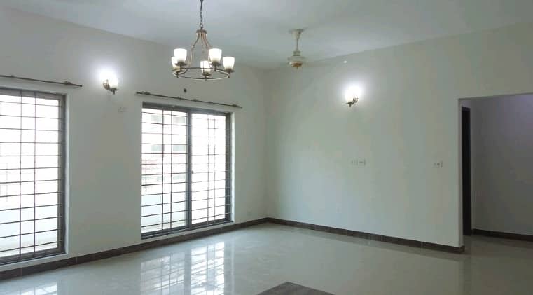 Sale The Ideally Located Flat For An Incredible Price Of Pkr Rs. 26000000 3