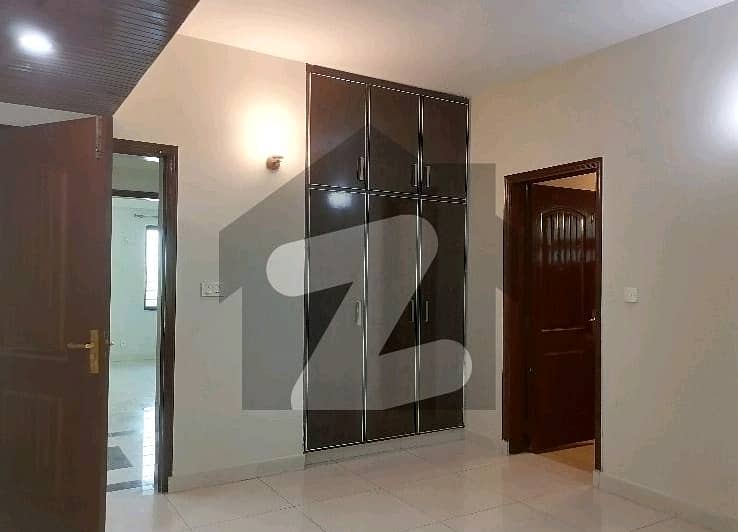 Flat In Askari 11 - Sector B Apartments Sized 10 Marla Is Available 2