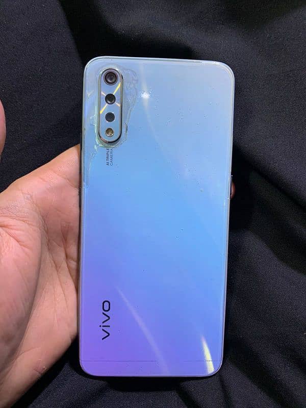 vivo. mobile For sale 10/7 only back raf baqi All ok no open  orignl 6