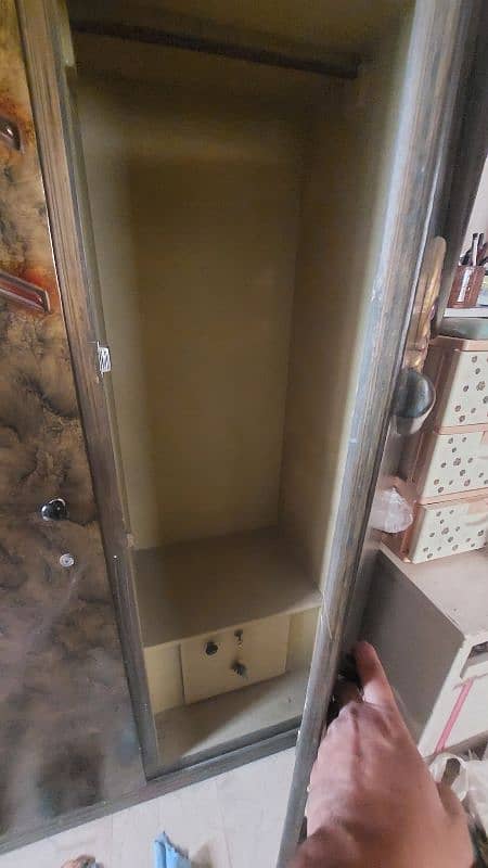 3 door Wardrobe in good condition 2