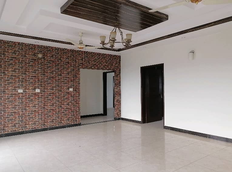 10 Marla Flat For Sale In Rs. 28500000 Only 1