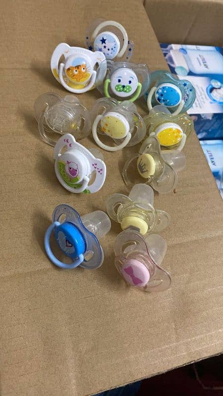 Phillips Avent pacifiers and Sippi cups 1