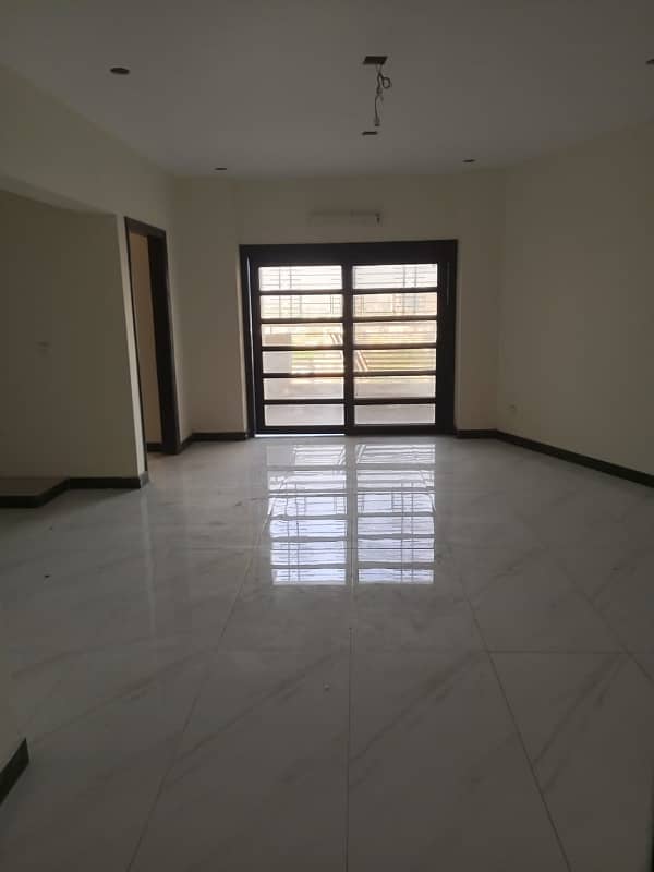 APARTMENT FOR RENT IN PECHS BLOCK 2 SHAHRAH E QUAIDEEN 3