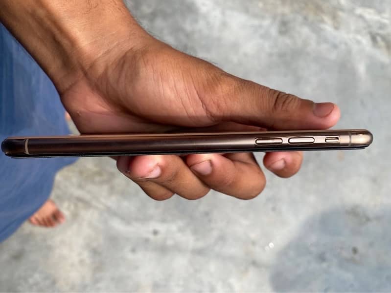 Iphone xs max 64gb pta approved 0