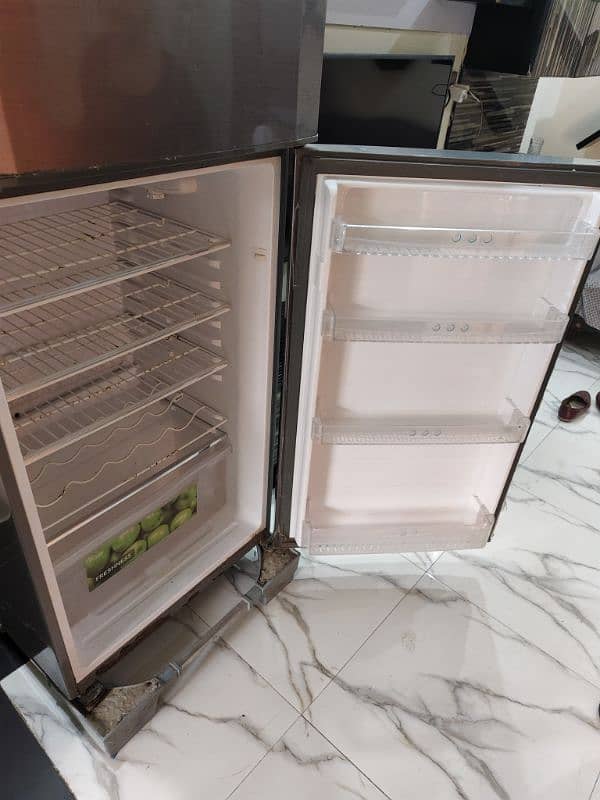 HAIER HRF 380 REFRIGERATOR MEDIUM SIZE 2