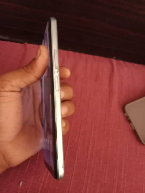 vivo 21 all okay no box only mobile condition 10/9.5 5