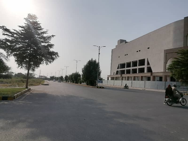 Ideal 4 Kanal Commercial Plot Available In Paragon City - Broadway, Lahore 3