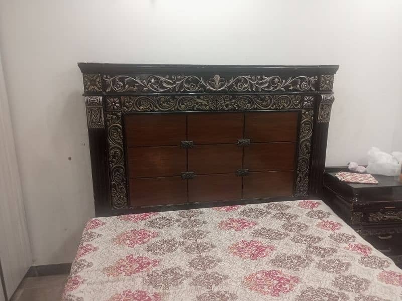 Double bed set with side tables and dressing table 3