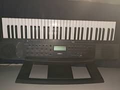 YAMAMHA PIANO KEYBOARD PSR E273 beginner level.