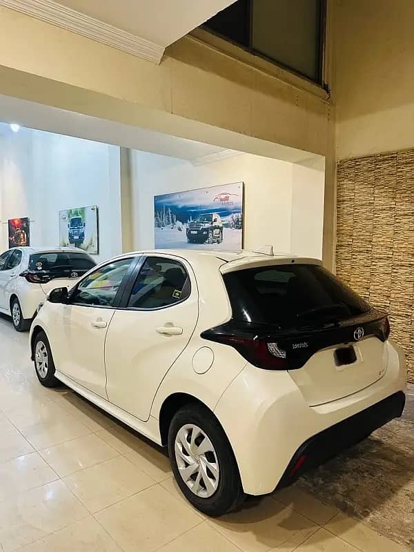 Toyota Yaris 2022 Hatchback 2