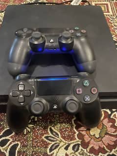 PS4 Slim + 2 Controller + one game