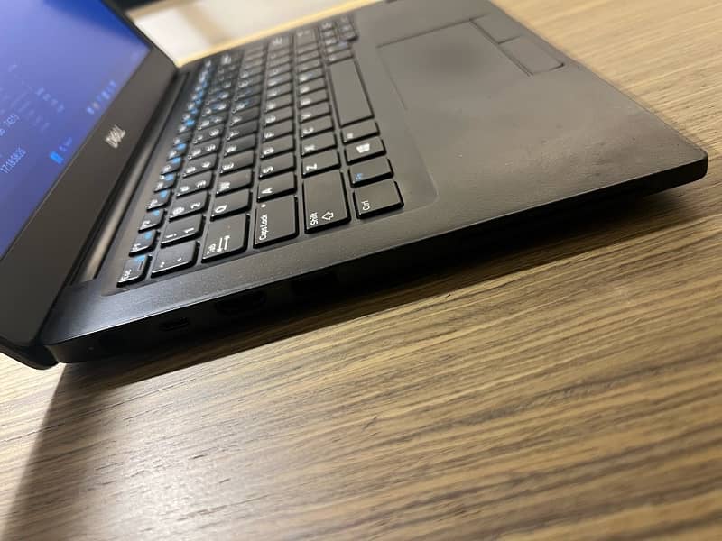 Dell Latitude 7290 i7 8th Gen 6