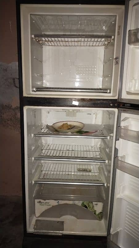 Dawlance fridge 0