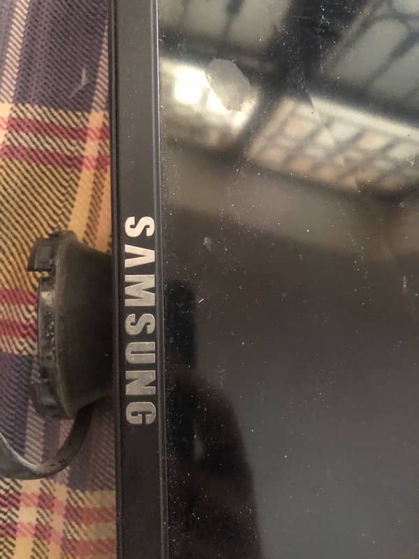 samsung lcd  screen brack  nahi ha bs blue ho gyi ha 1