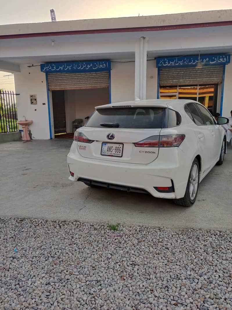 Lexus CT200h 2014 3