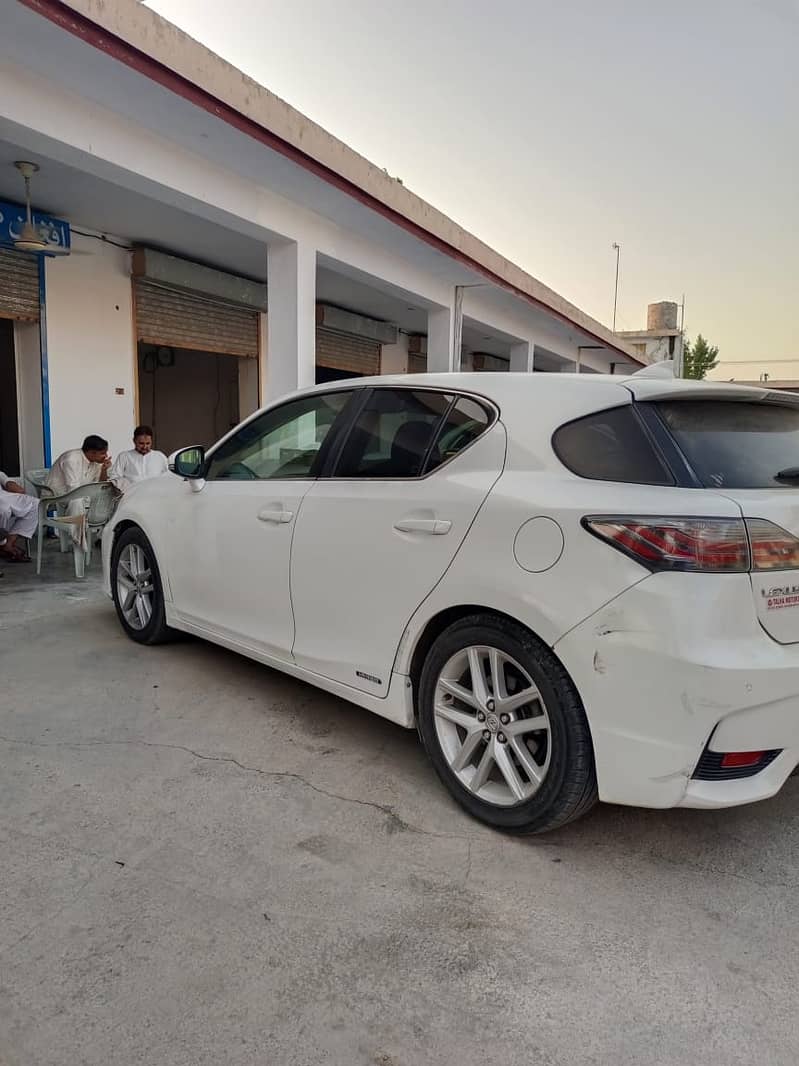 Lexus CT200h 2014 4