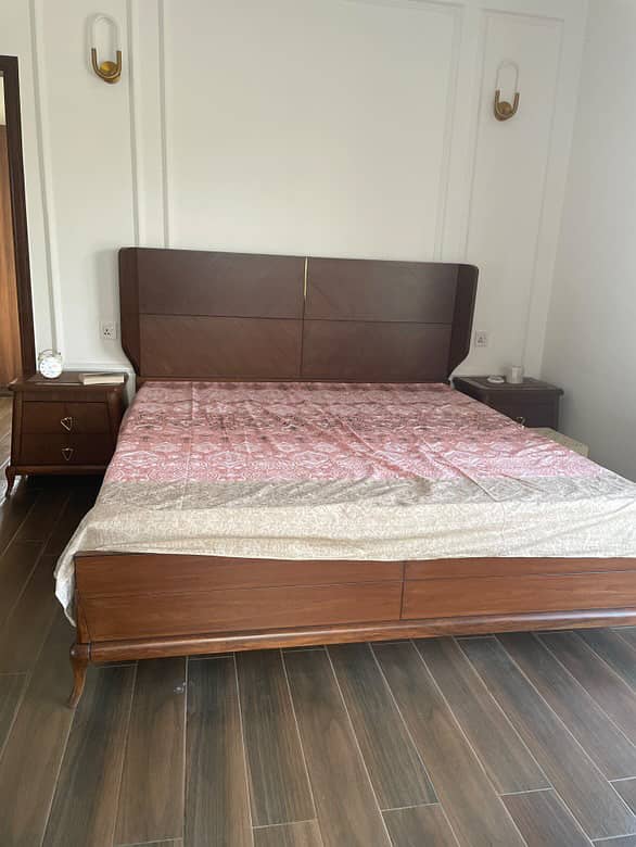 Brand new King Sized Bed with 2 side tables 0