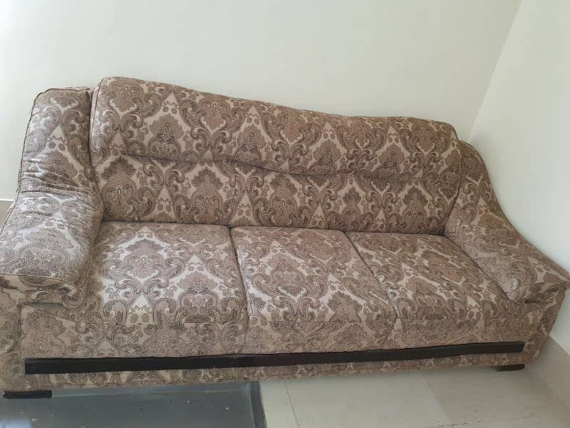 5 seeter sofa set 0