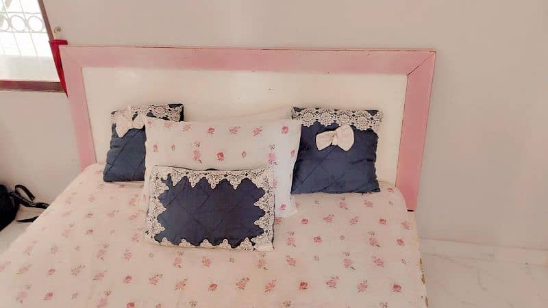 Queen Bed set with Side tables and Mirror 0