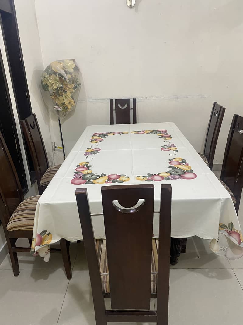 Dining table 0