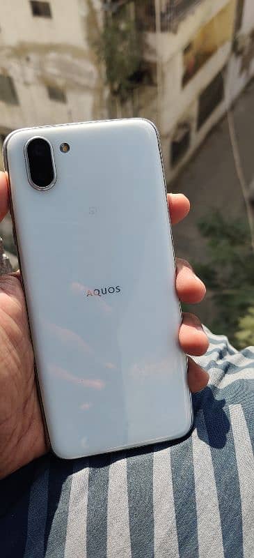 Aquos R2 1