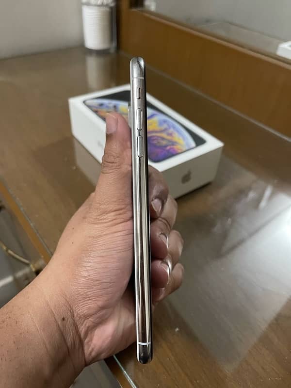 iphone xs max 256gb pta approved 4