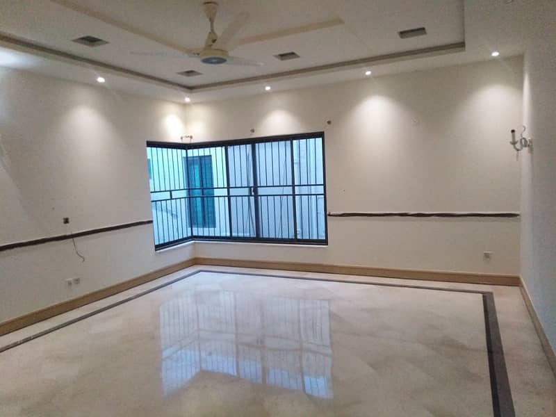 1 Kanal Super Out House Prime Hot For Sale dha Phase5 14