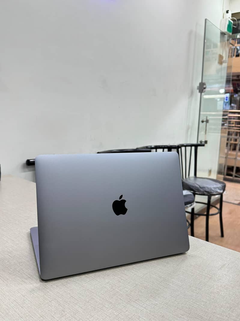 MacBook Pro / 13-inch 2019 / 16GB RAM 1TB SSD 4