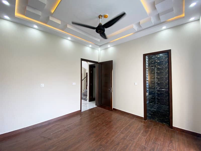 5 Marla Ultra Modern Super Luxurious Bungalow for Sale in DHA Defence 10