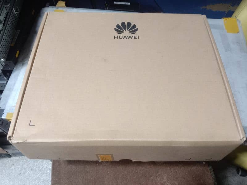 Huawei 12 Port PoE + Switch Huawei S5700 series S5735-L8P4S-A1- 7