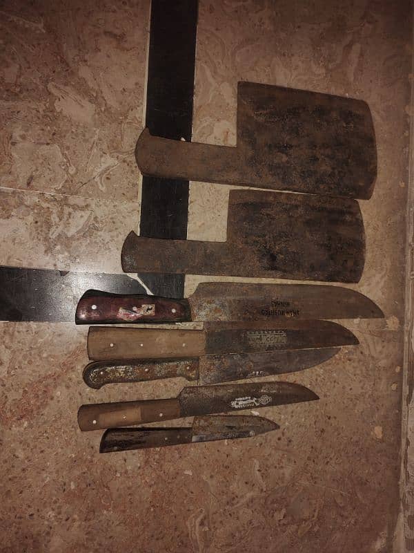 wood piece and knives 5