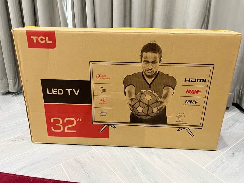 New Tcl 32 inches tv with box 0