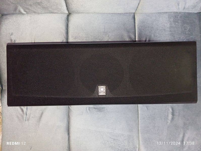 Yamaha center speaker 300 watts 6