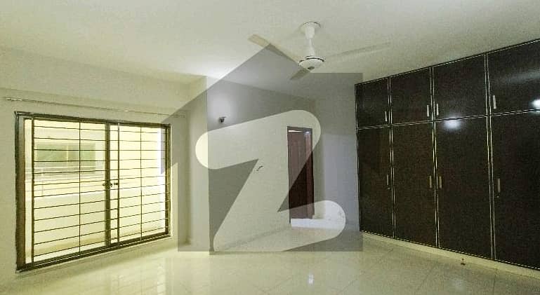 Get This Amazing Prime Location 10 Marla Flat Available In Askari 11 - Sector B Apartments 5