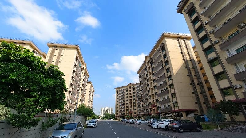 Get This Amazing Prime Location 10 Marla Flat Available In Askari 11 - Sector B Apartments 12