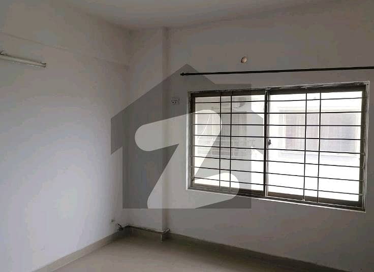 Avail Yourself A Great 10 Marla Flat In Askari 11 - Sector B Apartments 4